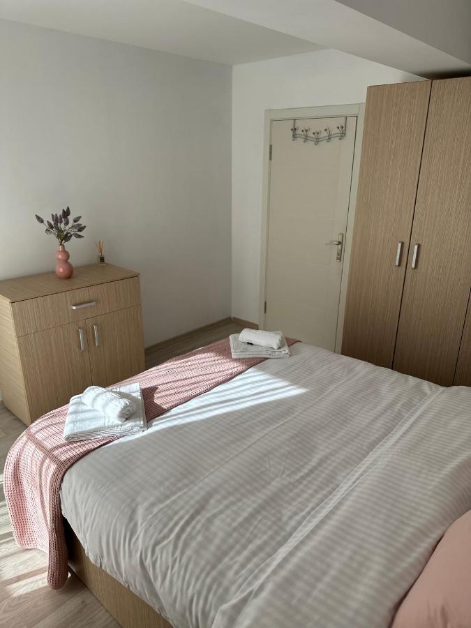 Fly Airport Residences & Therme-Self Check-In โอโตเปนี ภายนอก รูปภาพ