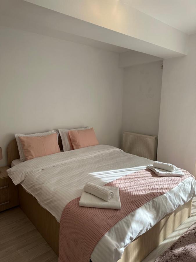 Fly Airport Residences & Therme-Self Check-In โอโตเปนี ภายนอก รูปภาพ